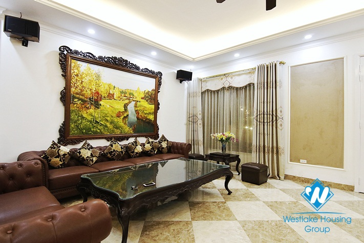 A shiny Vinhome Riverside villa in Long Bien for rent